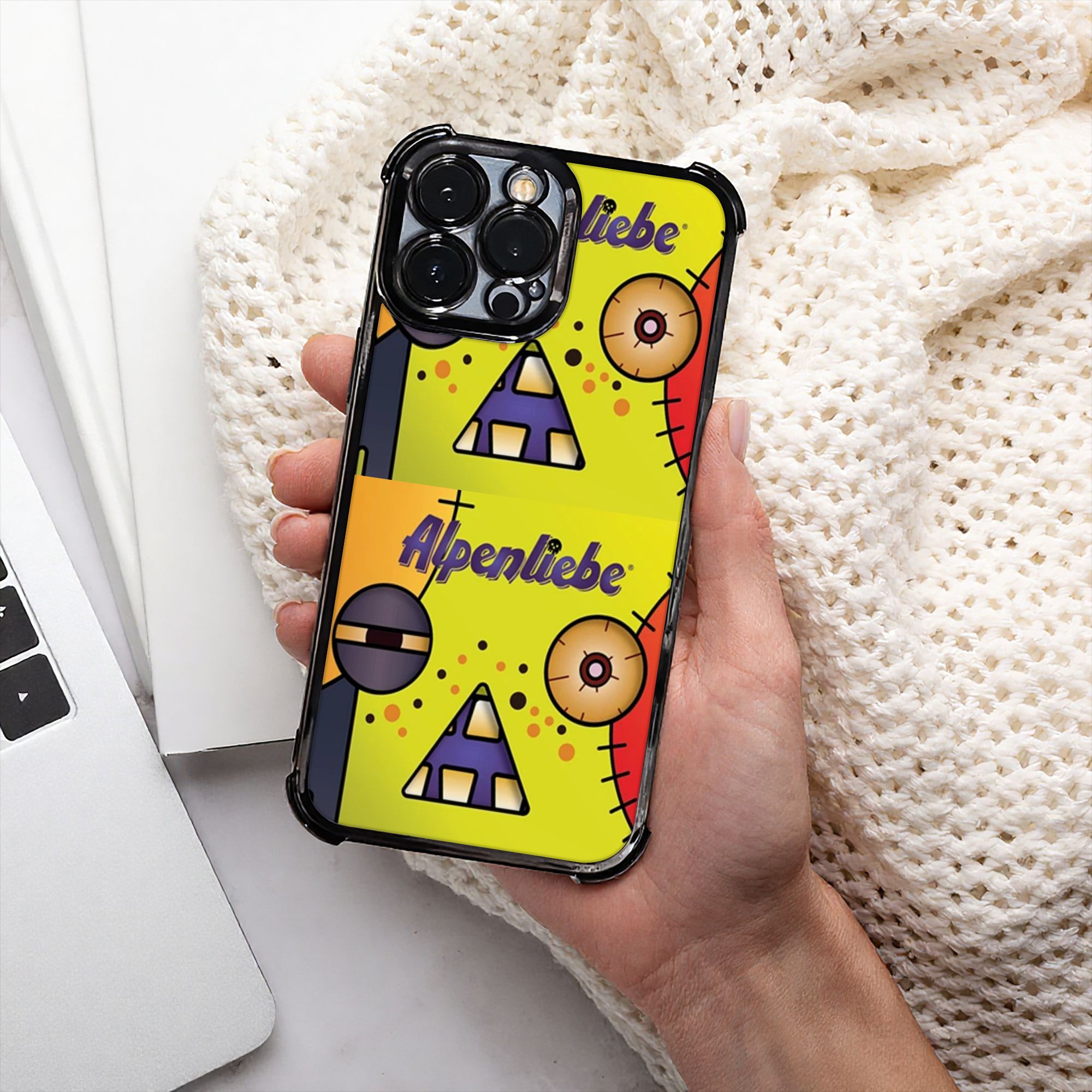 غطاء هاتف بتصميم وجوه الوحوش ا - مراجعة Monstera وسعره